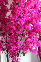 Oleander, sztuczna roślina w doniczce