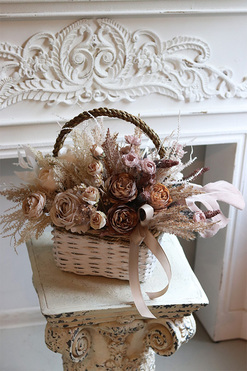 Boho Romance, kompozycja kwiatowa w koszu, wym.40x50cm