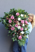 Barnea, różowo-biała wiązanka nagrobna