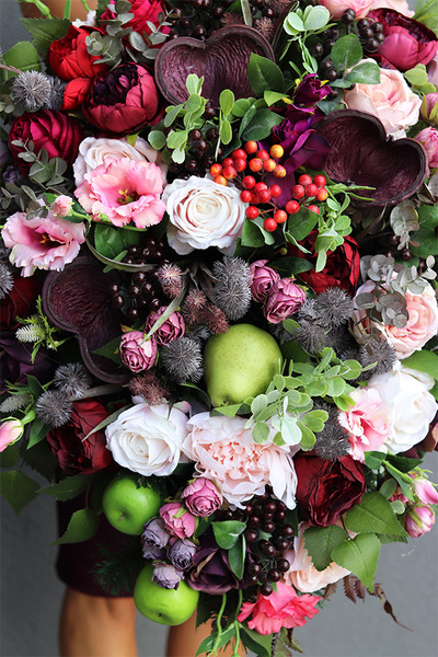 England New, bukiet nagrobny z jagodami we wkładzie