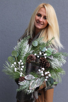 Frozen Time, zimowy wianek iglasty z szyszkami