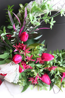 Tulipanowa Amarantia, wiosenny wianek dekoracyjny