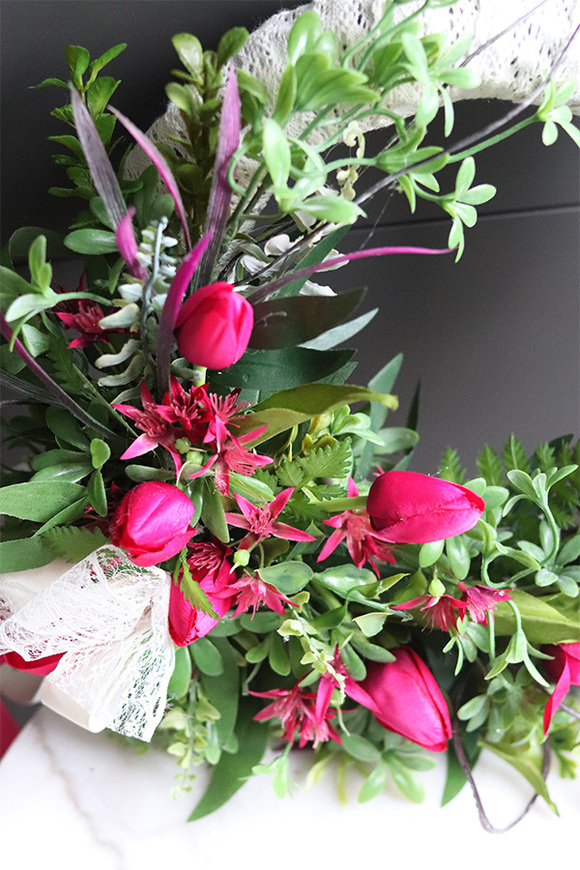 Tulipanowa Amarantia, wiosenny wianek dekoracyjny