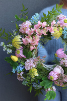 Pastelowa Jeżówka, wiosenny wianek na drzwi