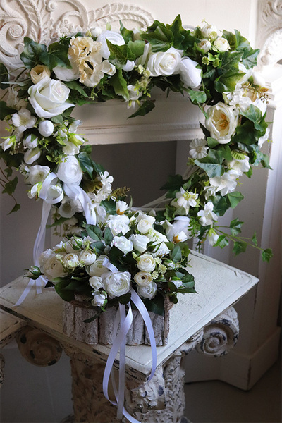 Biała Winnica Rosano, kompozycja kwiatowa w kształcie serca