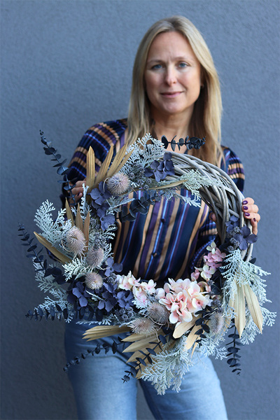 Dark Blue Modern, nowoczesny wianek dekoracyjny z suszem