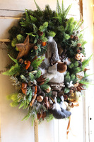 Reniferro, świąteczny wianek z lalką