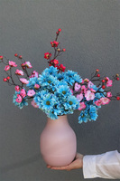 Meluzyna La Guel, kompozycja kwiatowa w wazonie