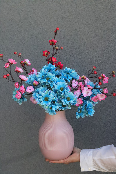 Meluzyna La Guel, kompozycja kwiatowa w wazonie