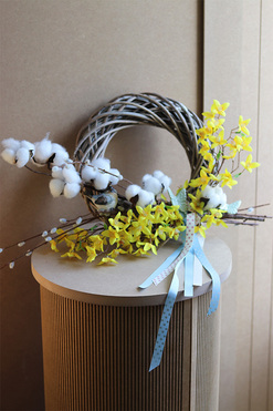 Forsycja Cotton, wielkanocny wianek na drzwi, rozp.65cm 