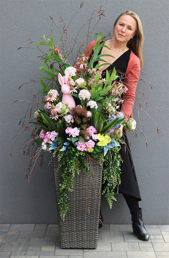 Spring Elenia, zielona kompozycja z trawami do donicy Klienta