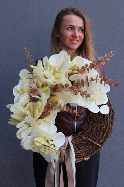 Bohotera, asymetryczny wianek na drzwi