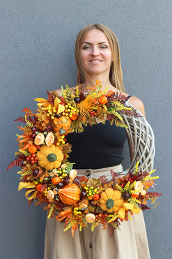 Arya, asymetryczny jesienny wianek z dyniami, śr.55cm 