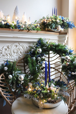 Blue Eveline Pompadour, świąteczny stroik LED, wym.37x35cm 