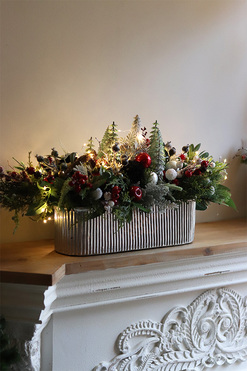 Czerwona Rezydencja, stroik świąteczny LED, wym.33x77cm 