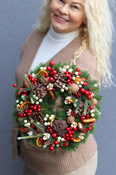 Xmas House, świąteczny wianek z pomarańczami