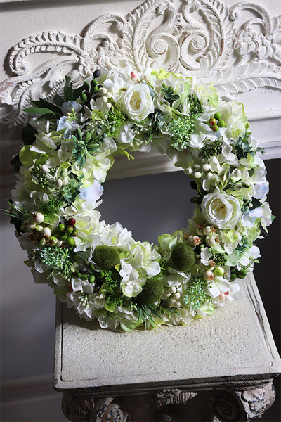 duży wianek kwiatowy, Biełana