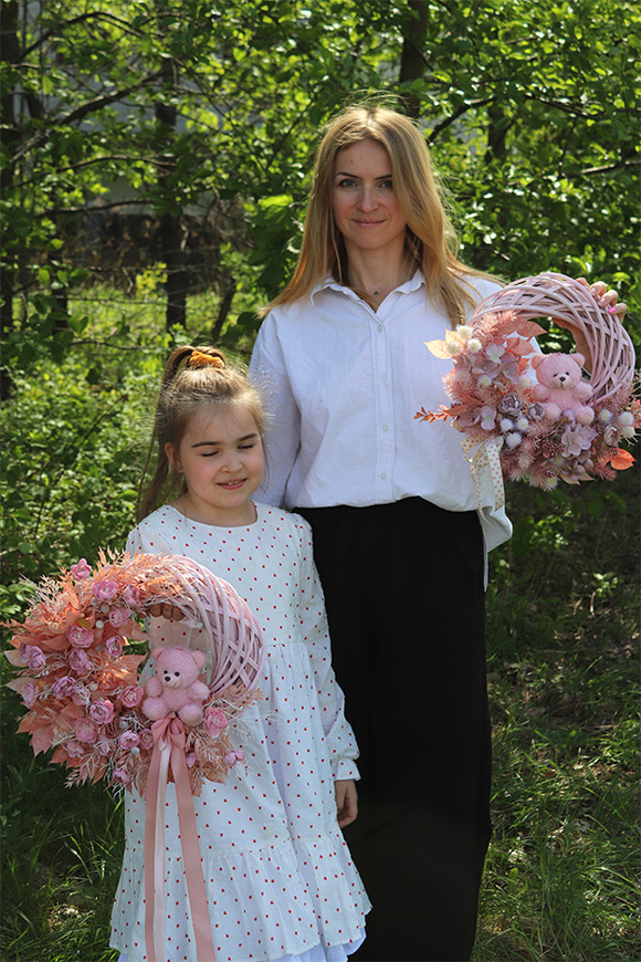 Teddy Pink, uroczy wianek z misiem