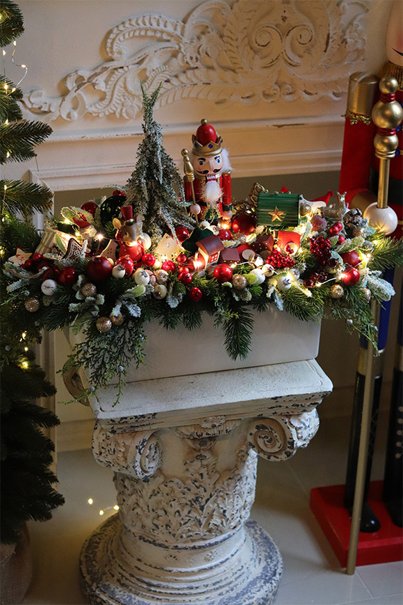 Dzieci Zimą, stroik świąteczny LED z dziadkiem