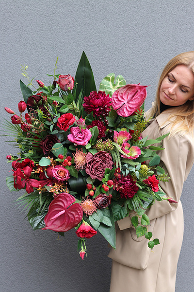 Heliona, kompozycja nagrobna w misie