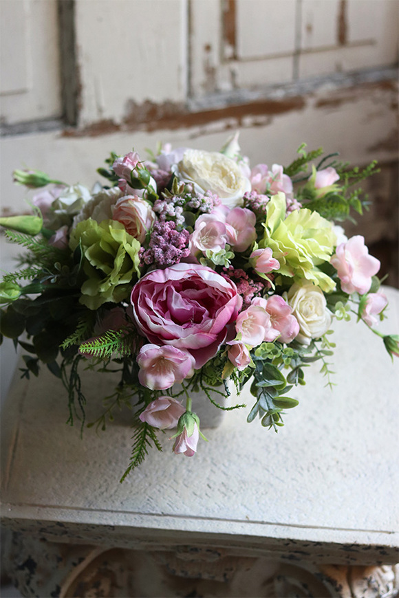 Geristo, kompozycja kwiatowa w srebrnej donicy, wym.30x30cm