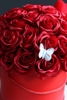 Love Flowers, czerwony flowerbox na walentynki