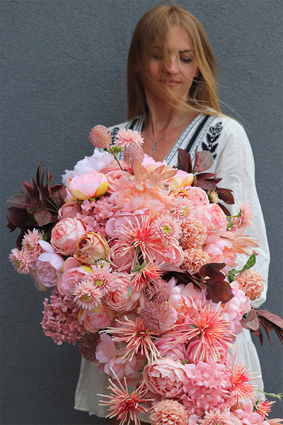 Anona Morelli, kompozycja nagrobna w naczyniu