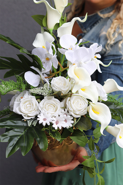 Kalle Biel, dekoracja nagrobna w złotym naczyniu