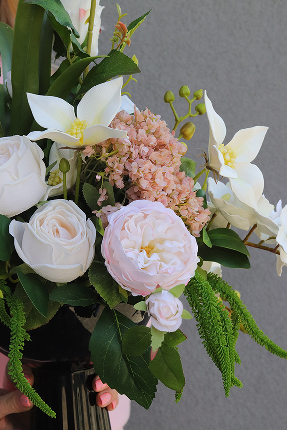 Leori Dynasty, biała kompozycja w pucharze