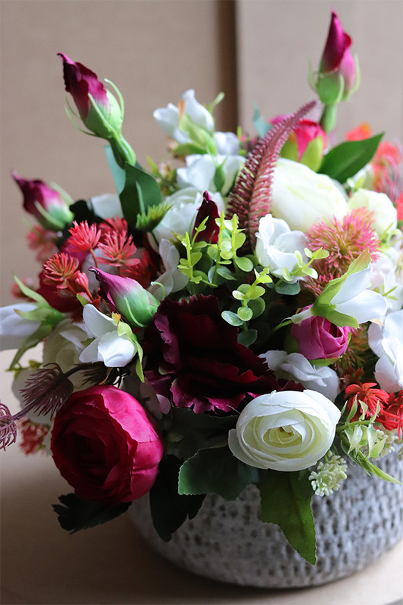 Yrenna, kompozycja kwiatowa w misie