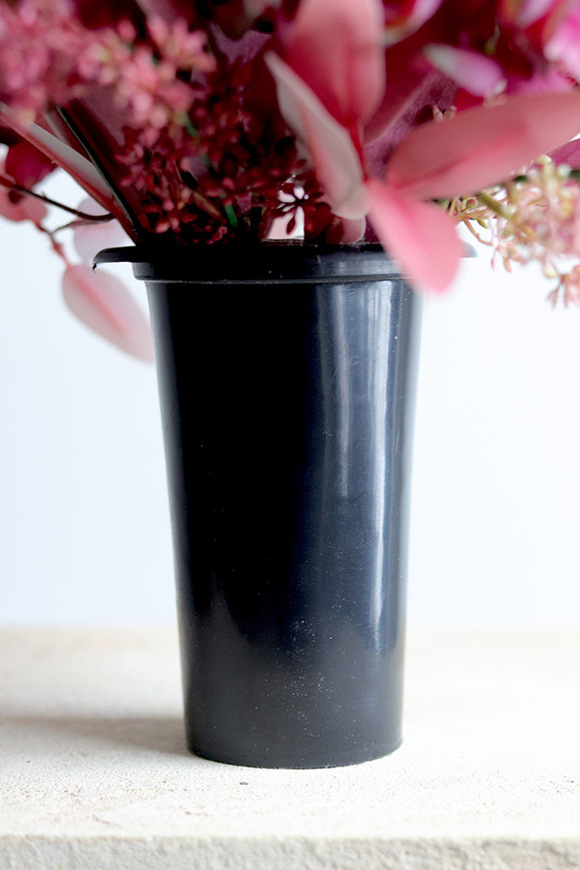 Hortense Burgundi, bukiet nagrobny we wkładzie