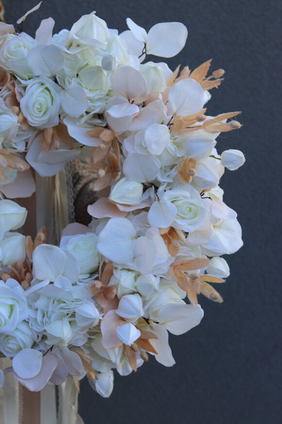 Benicia, biały jesienny wianek