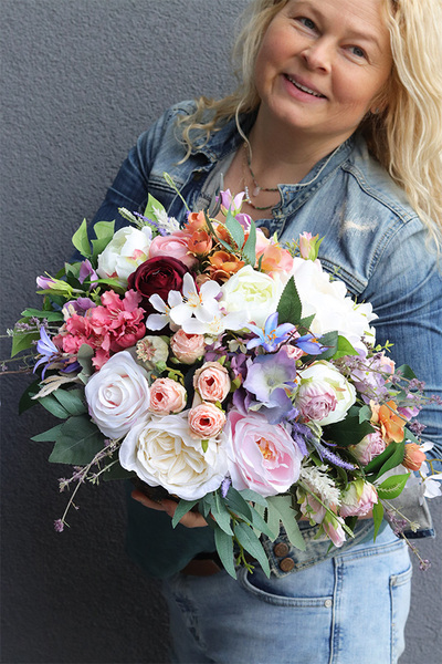 Ledita, kompozycja kwiatowa w pucharze