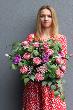 Medra Heloite, kompozycja nagrobna w misie, wym.38x68cm