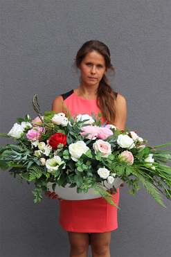 Kellla Laos, kompozycja nagrobna w srebrnej łódce, dł.90cm 