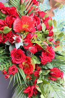 Monte Cassino, czerwona kompozycja nagrobna w osłonce