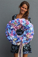 Gesiana, niebiesko-różowy wianek z hortensjami