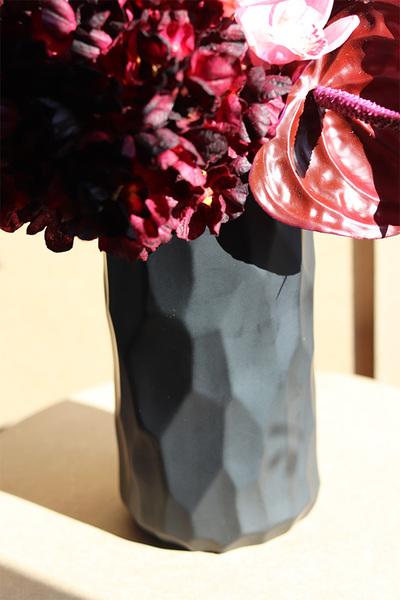 Bettina Arturia Bordo, dekoracyjny bukiet w wazonie