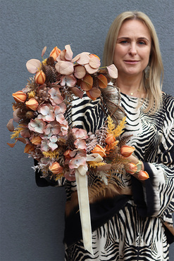 Beżowa Mgła, asymetryczny wianek z miechunką, śr.38cm