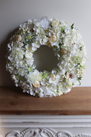 Bielina White, wianek z białych kwiatów