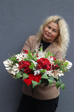 Dorotea, kompozycja nagrobna z reniferem w misie, wym.34x50cm 