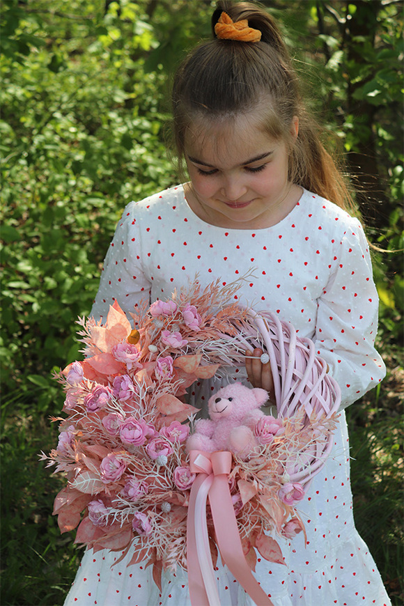 Teddy Pink, uroczy wianek z misiem