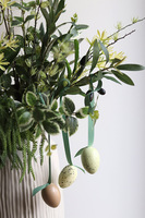 Wiosna u Progu, kwiaty w wazonie