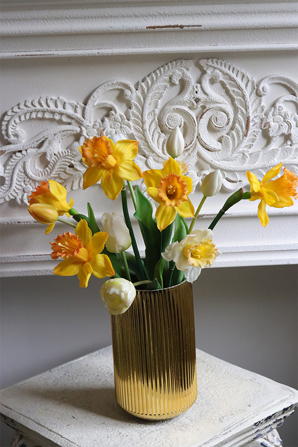 Złota Wiosna, gumowy wiosenny bukiet w wazonie