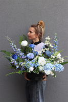 Renete Blue, kompozycja nagrobna w misie