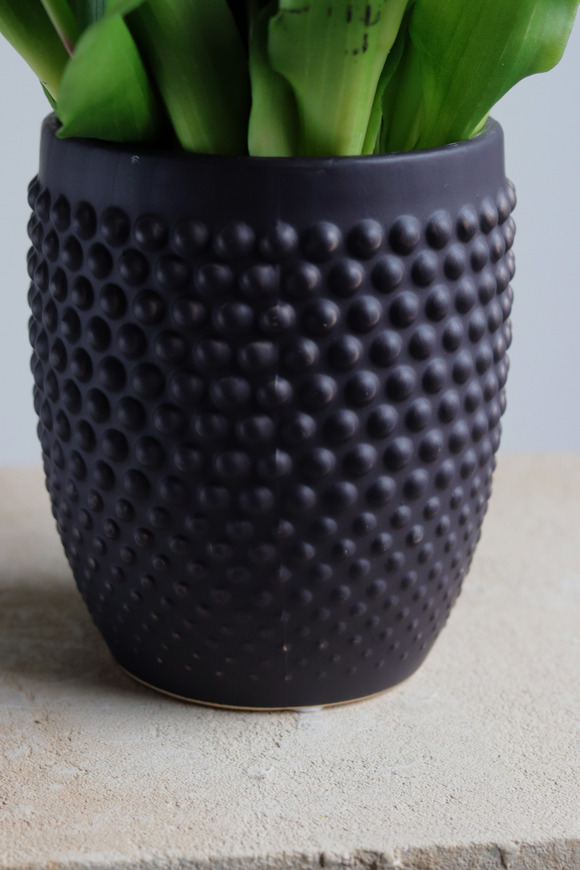 Black Easter 2, kompozycja z gumowymi tulipanami