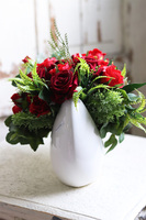 czerwona kompozycja kwiatowa z różami, Redoneta, wym.30x20cm 