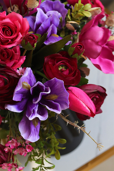 Roksana Morlano, kompozycja kwiatowa w naczyniu