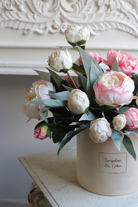 Pink Peonies, flowerbox welurowy z piwoniami
