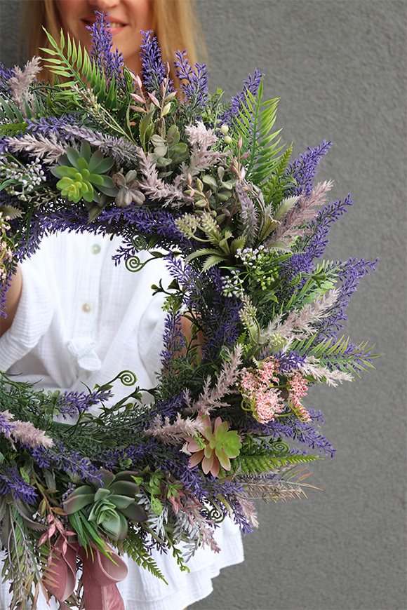 Lukrena, wianek dekoracyjny z lawendą i sukulentami
